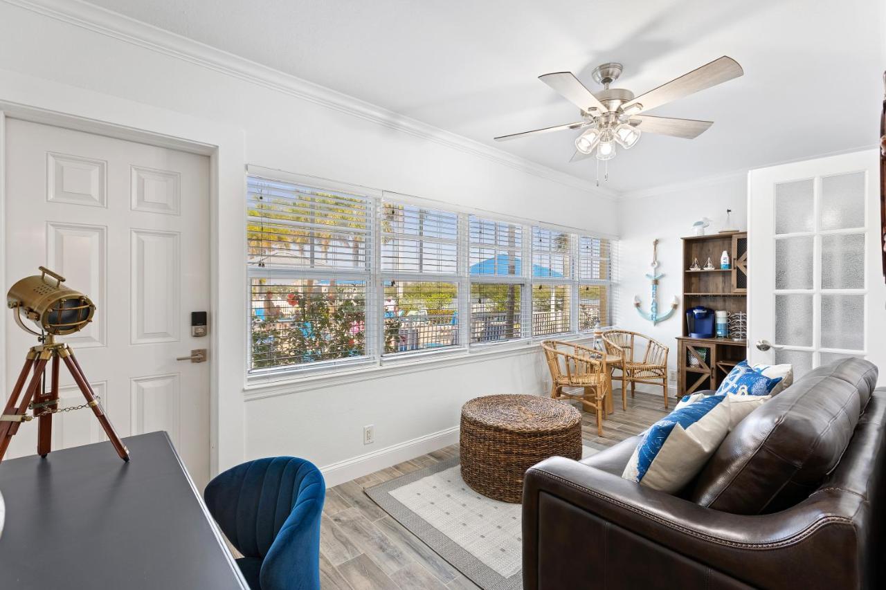 Apartment Premier 2bd Waterfront Barefoot Beach