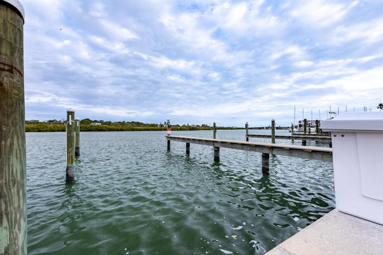 Premier 2bd Waterfront Barefoot Beach *