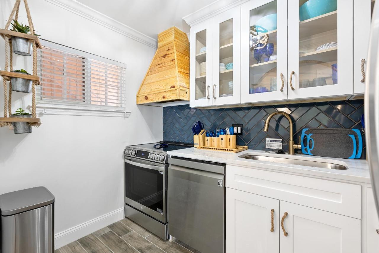 Apartment Premier 2bd Waterfront Barefoot Beach *