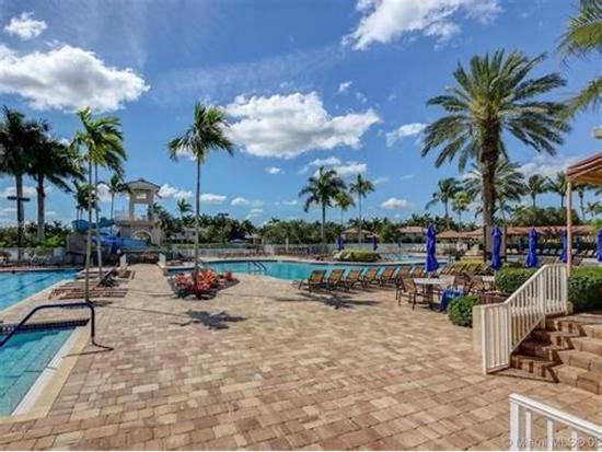 Westgate Lakes Hotel *
