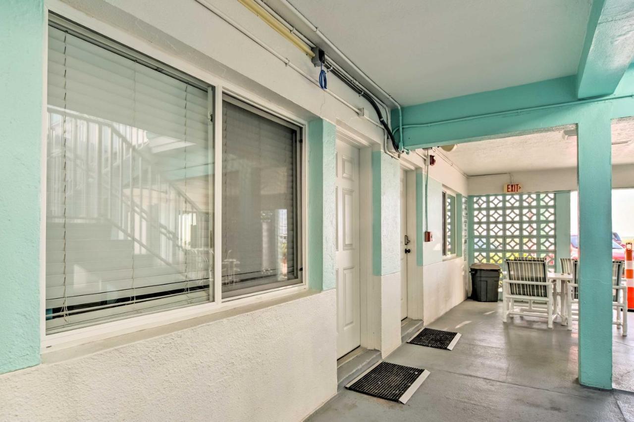 Bright Gulf Coast Escape - 8 Mi To Johns Pass! Apartment *