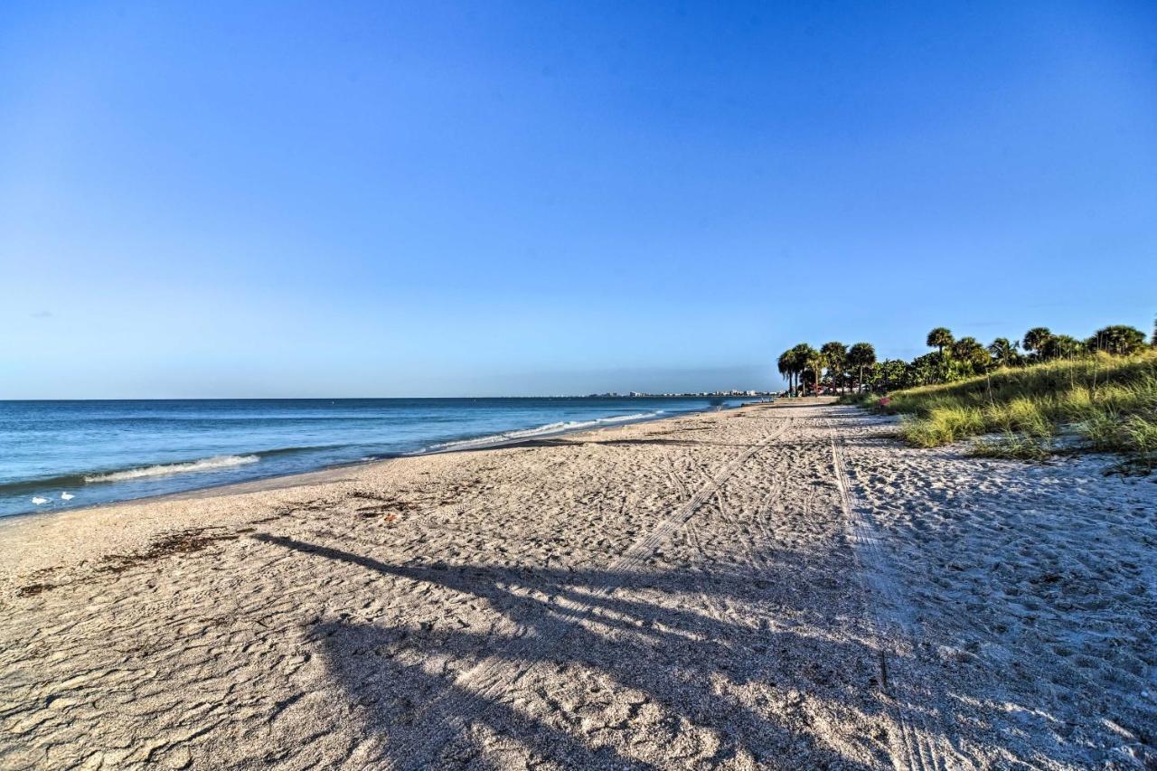 Bright Gulf Coast Escape - 8 Mi To Johns Pass! Apartment