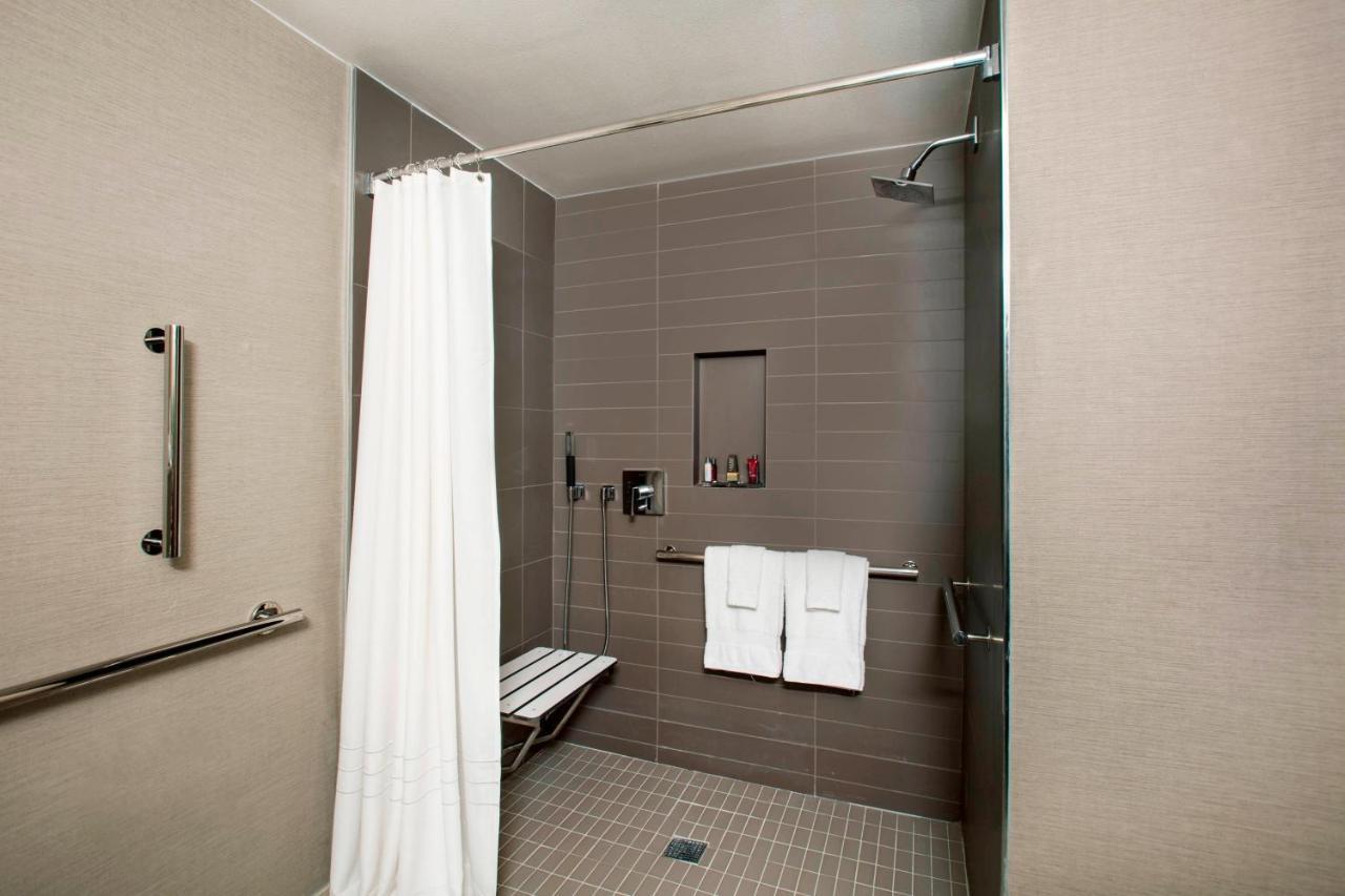 Lauderdale Marriott & Convention Center 4*