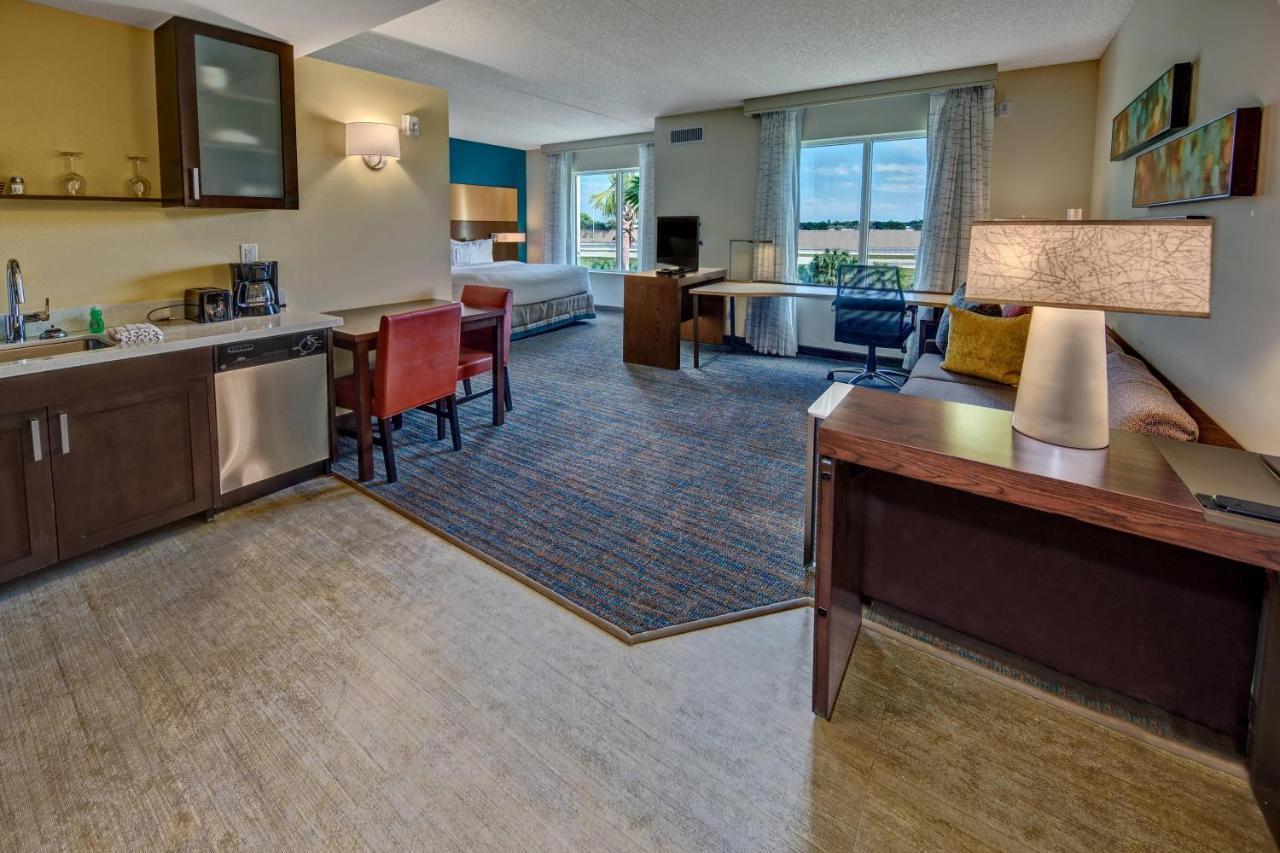 Hotel Lauderdale Pompano 3*