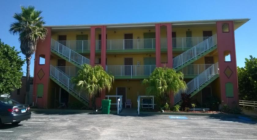 Motel Beach House