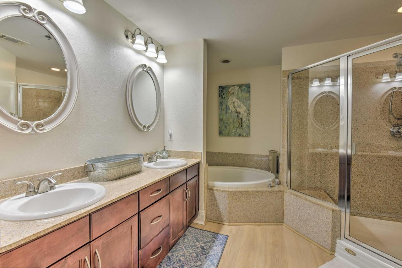 Comfy Pcb With View And Private Access! Apartment