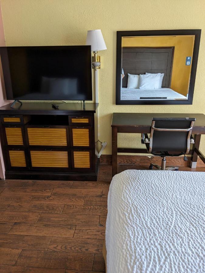 Hotel Days & By Wyndham
