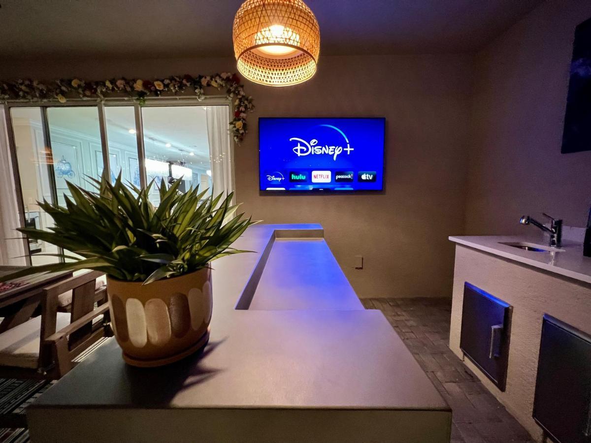 Spectacular! Disney/universal Themed Holiday home