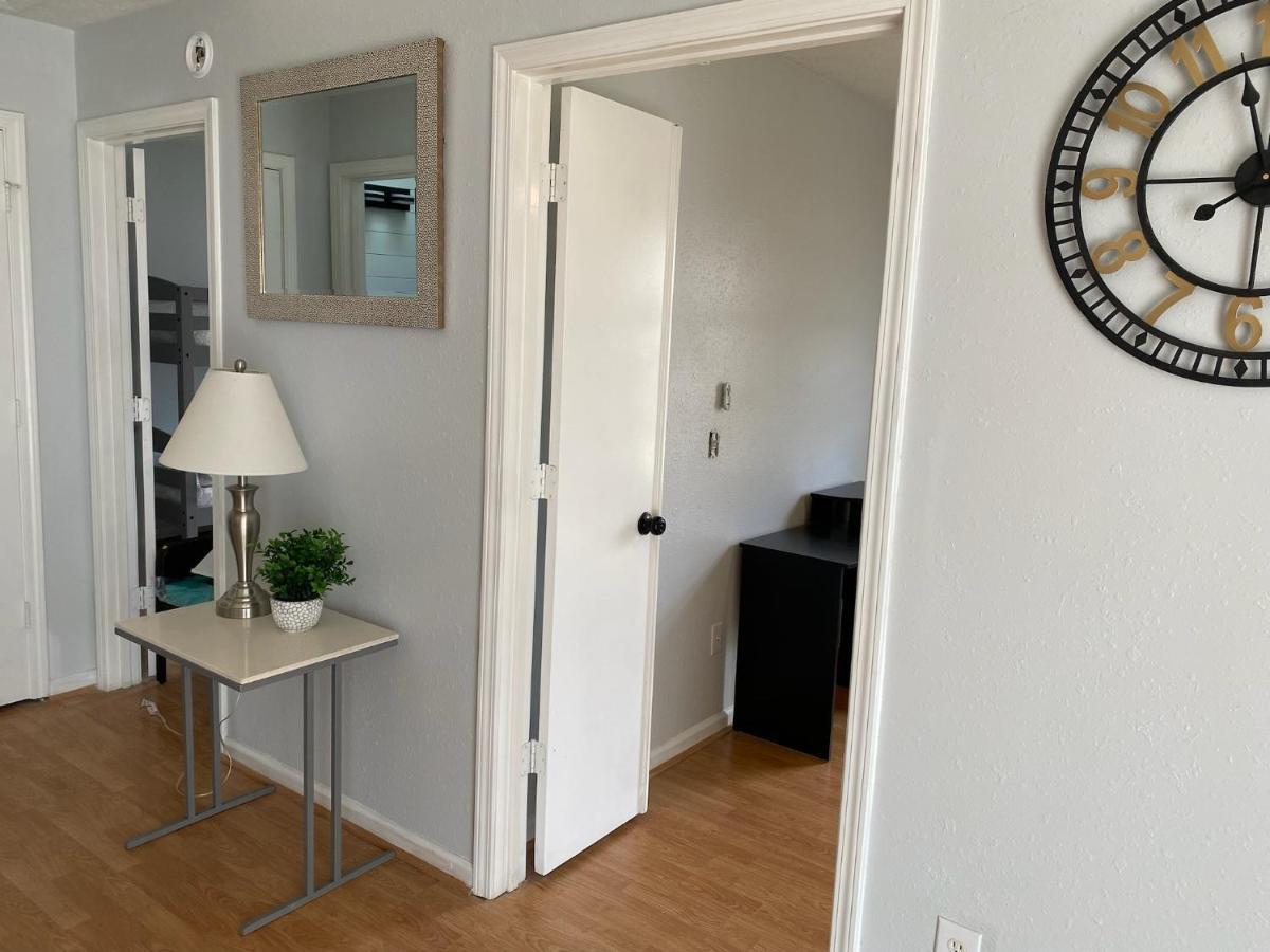 Beautiful House Sleeps 12 - Hot Tub - Breakfast - Walk To
