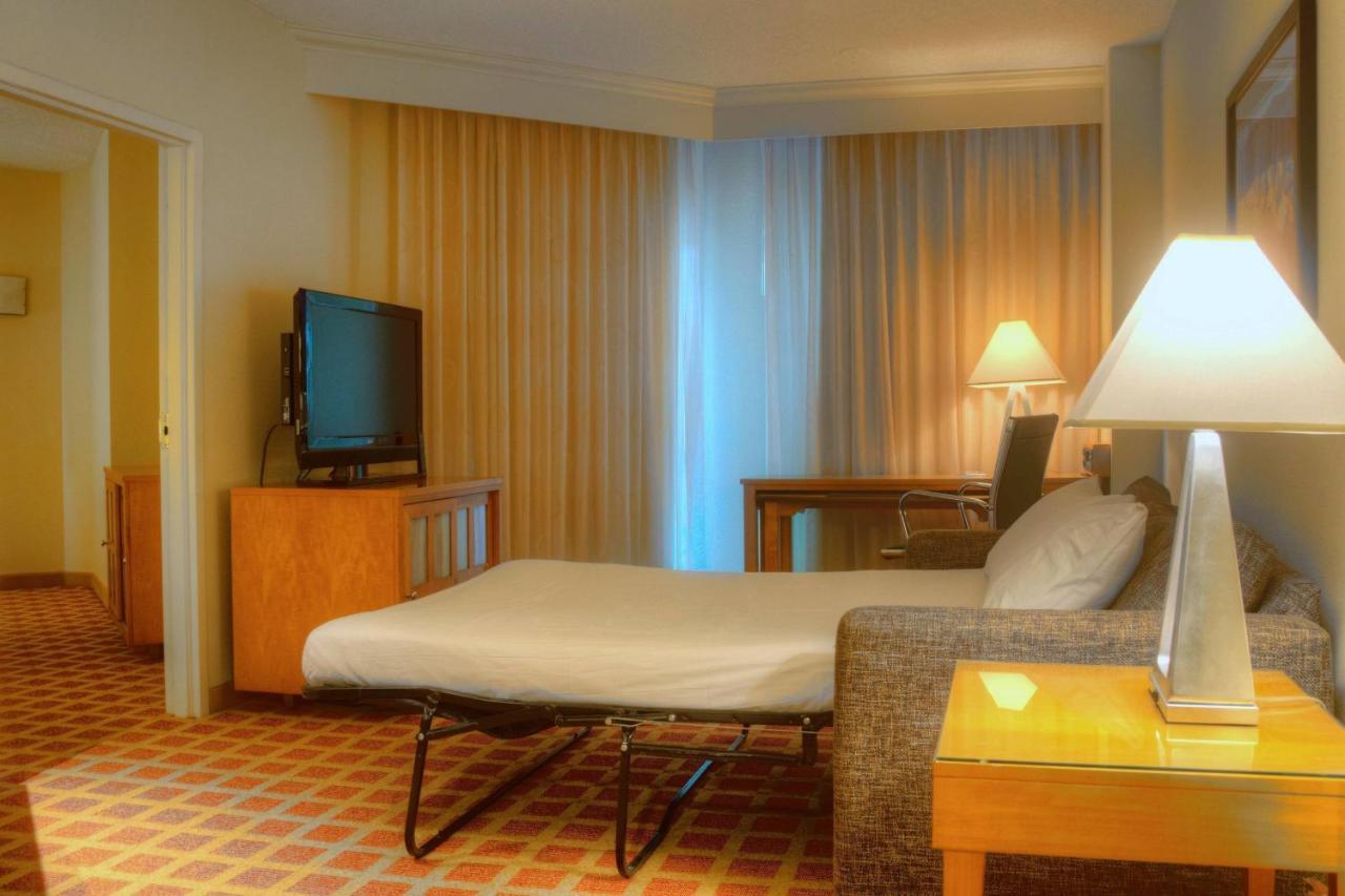 Resort World Golf Village Renaissance 4*