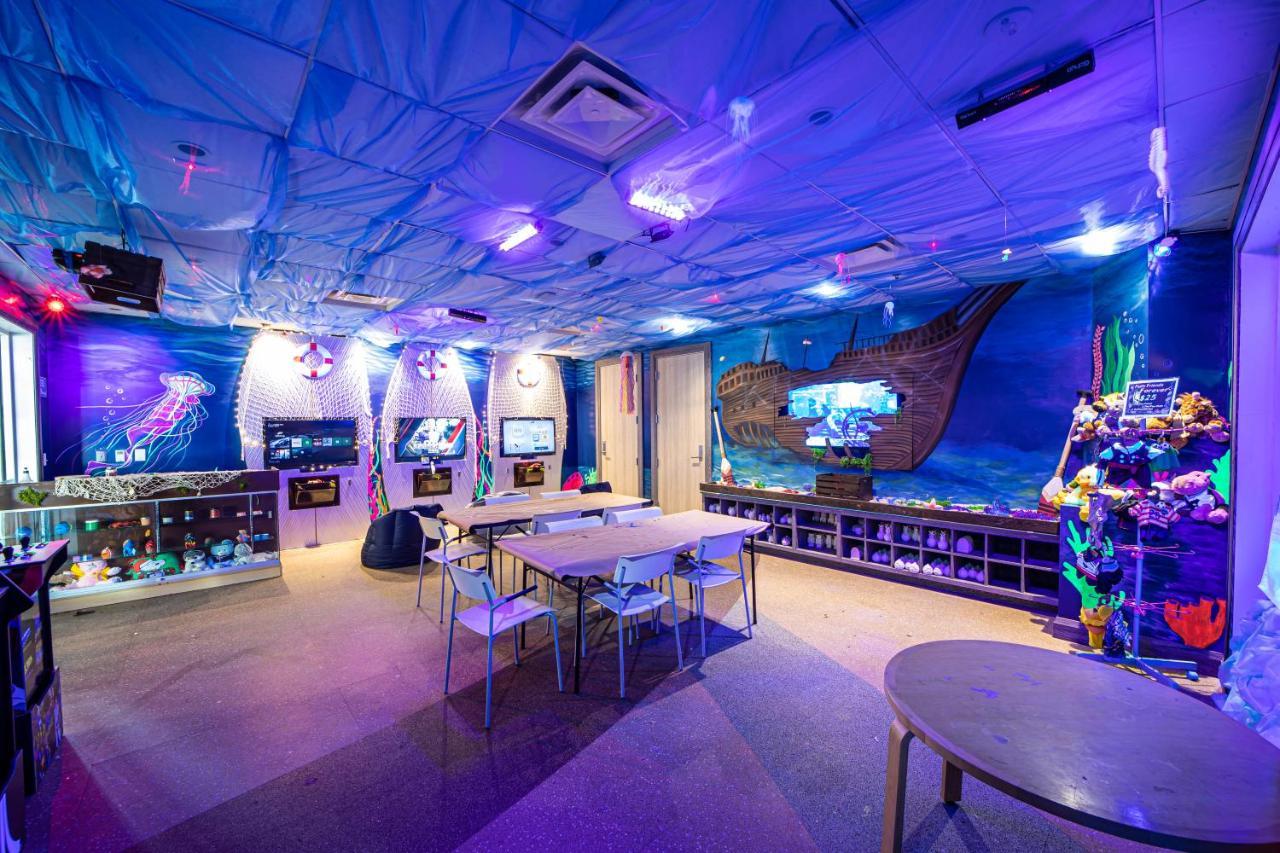 Villa Encore Resort: Disney-adjacent With Private Pool And Themed Orlando