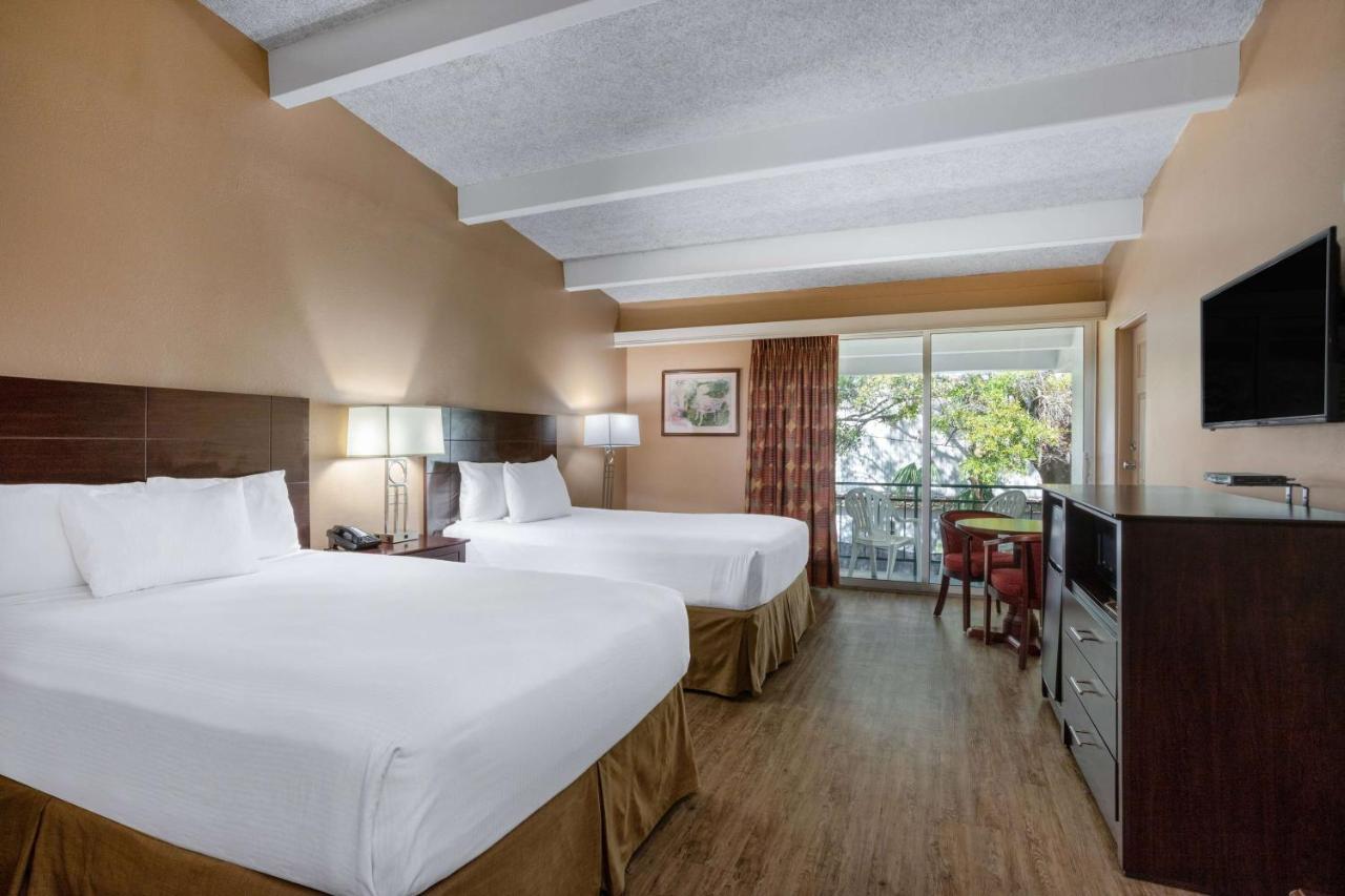 Travelodge By Wyndham Hotel 2*