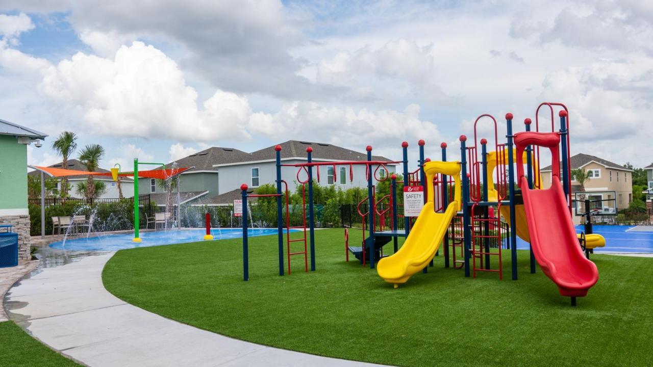 Modern Retreat: Water Park Access & Amenities Holiday home Orlando