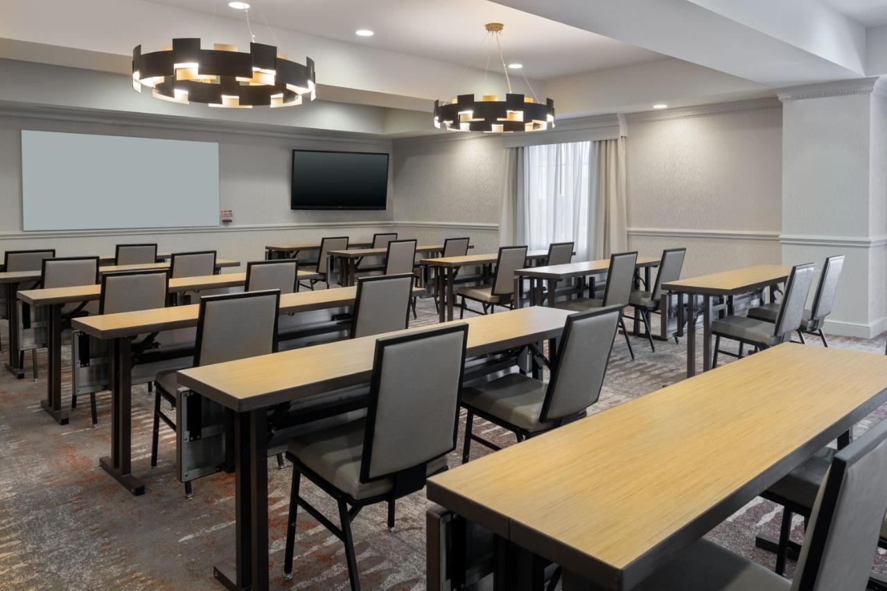 Courtyard By Marriott At Town Center Hotel Sarasota
