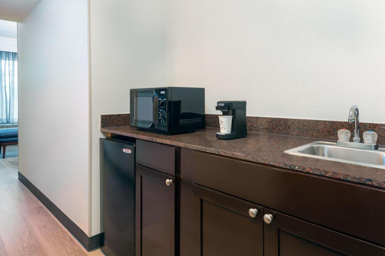 Courtyard By Marriott At Town Center 3*