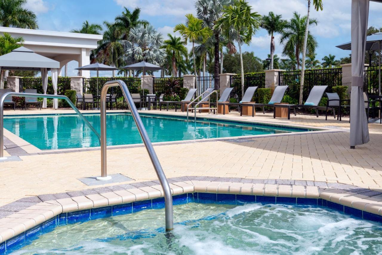 Hotel Courtyard By Marriott At Town Center 3*