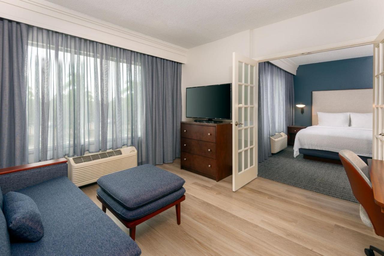 Courtyard By Marriott At Town Center
