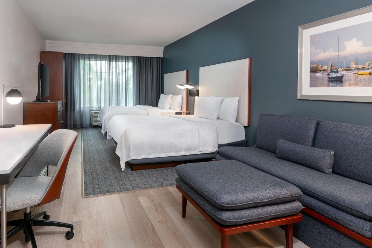 Courtyard By Marriott At Town Center Hotel 3*
