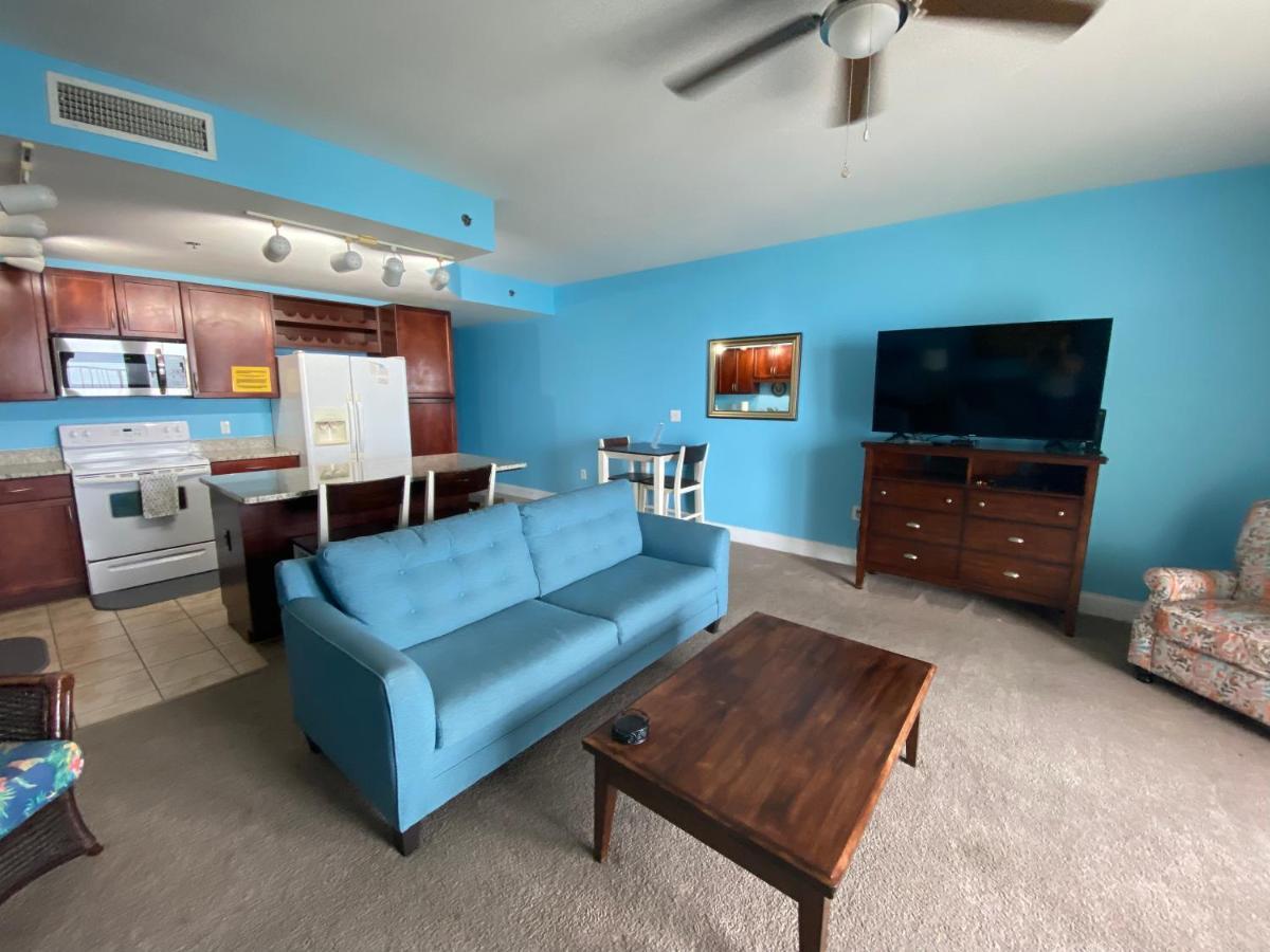 Aparthotel 1717 Laketown Wharf 1 King Bedroom, 2 Bath *