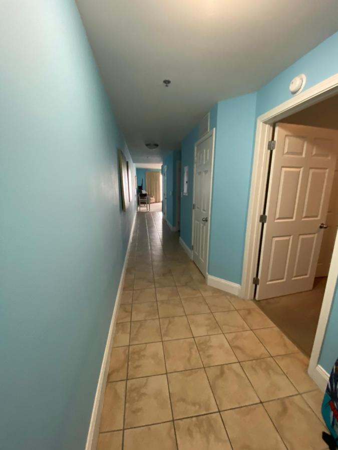 1717 Laketown Wharf 1 King Bedroom, 2 Bath Aparthotel