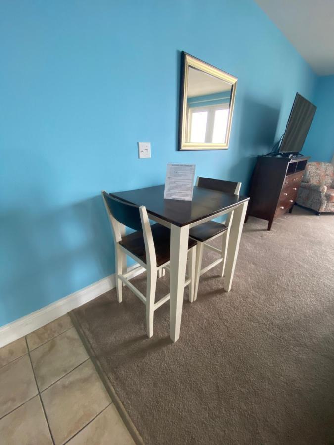 1717 Laketown Wharf 1 King Bedroom, 2 Bath Aparthotel