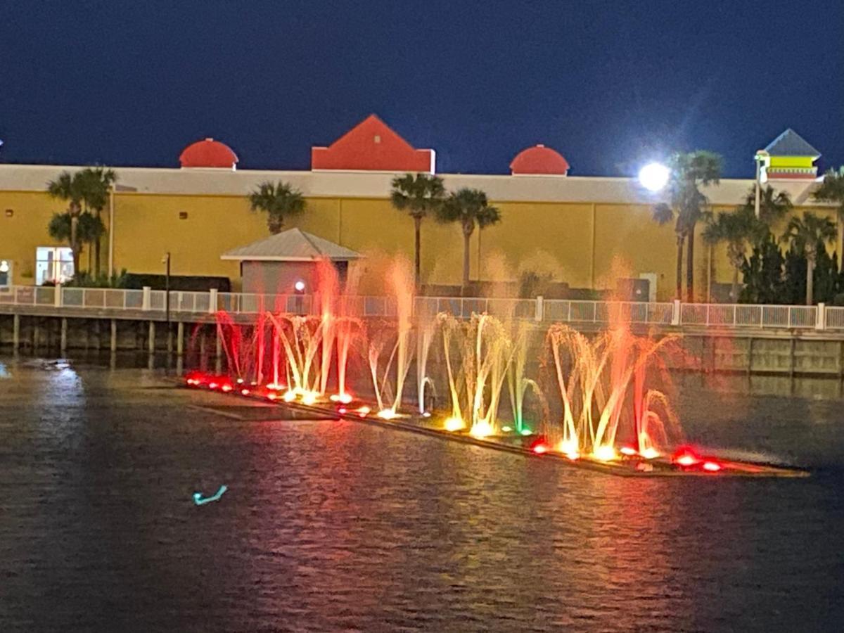 1717 Laketown Wharf 1 King Bedroom, 2 Bath Aparthotel Panama City Beach