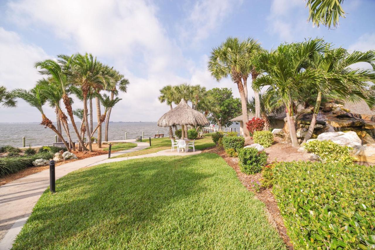 Cozy With Community Pools And Access! *