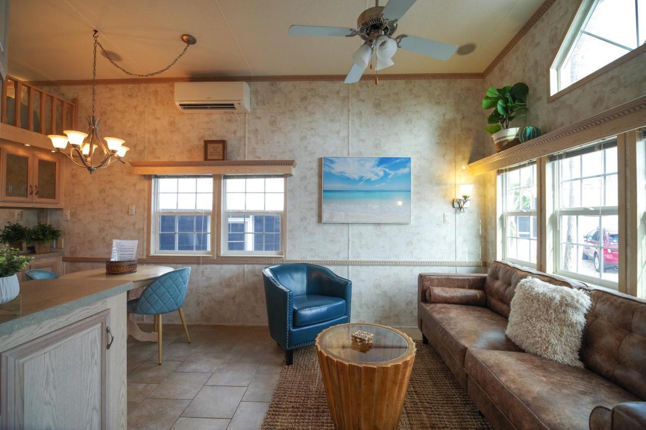 Cozy With Community Pools And Access! * Melbourne Beach