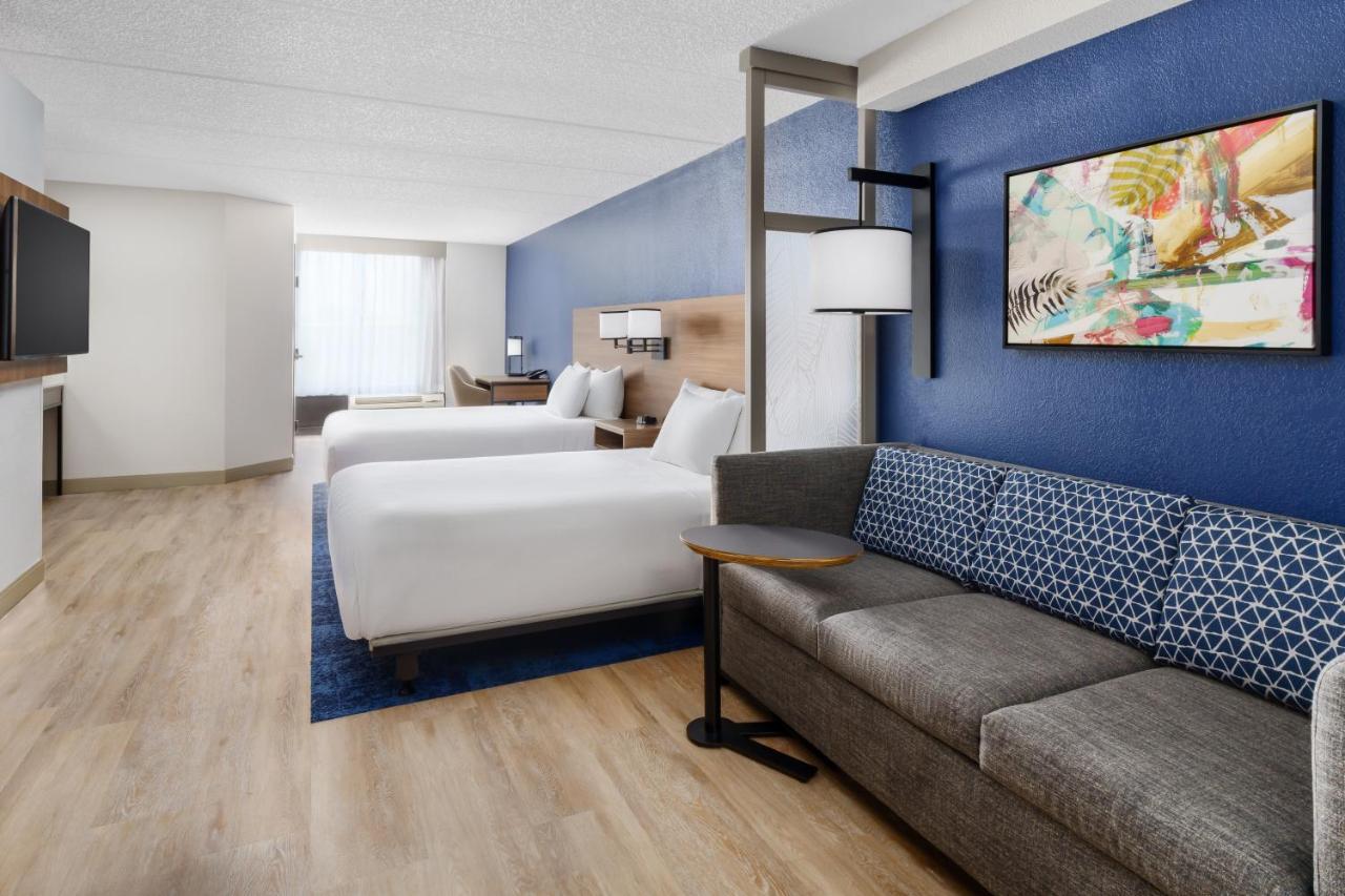 Hyatt Place Across From Universal Hotel 3*