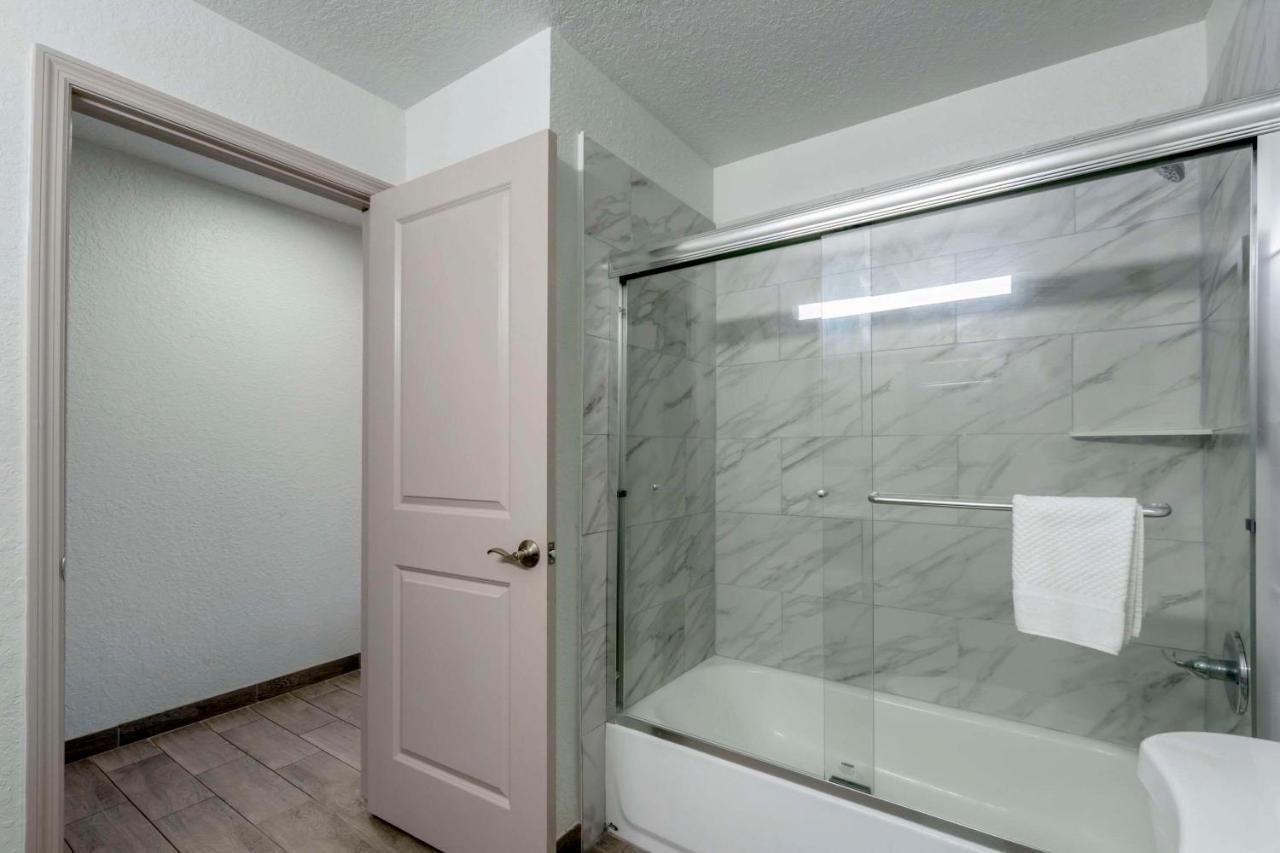 Rodeway Inn 3*