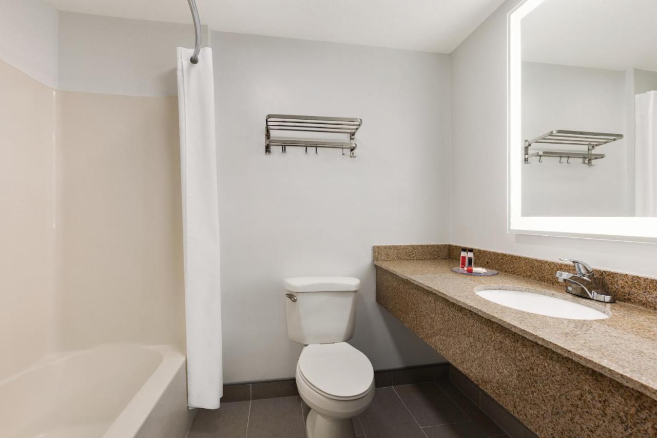Hotel Country & By Radisson, City, Fl