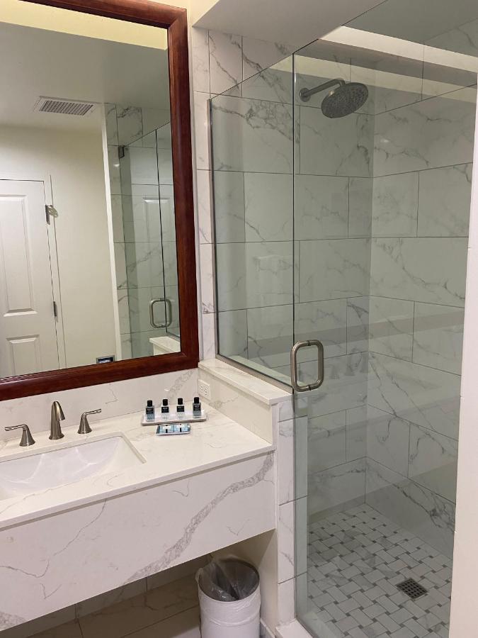 The Capri Hotel 4*