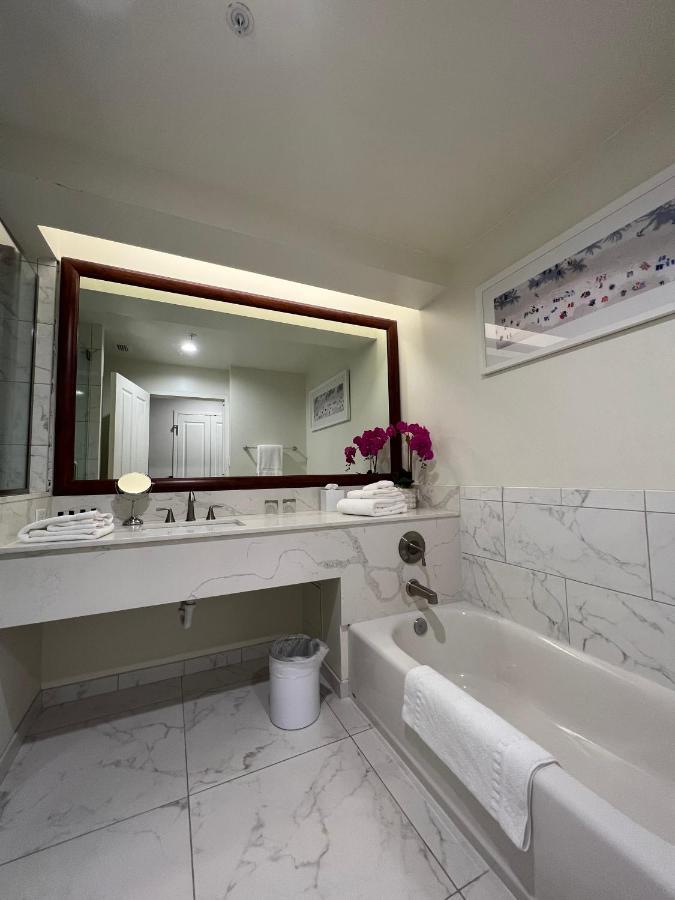 Hotel The Capri Naples
