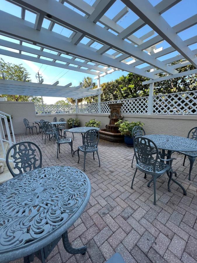 The Capri Hotel 4*