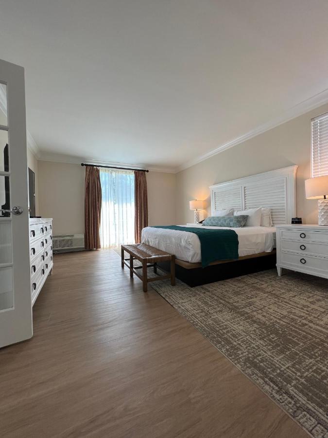 The Capri 4* Naples