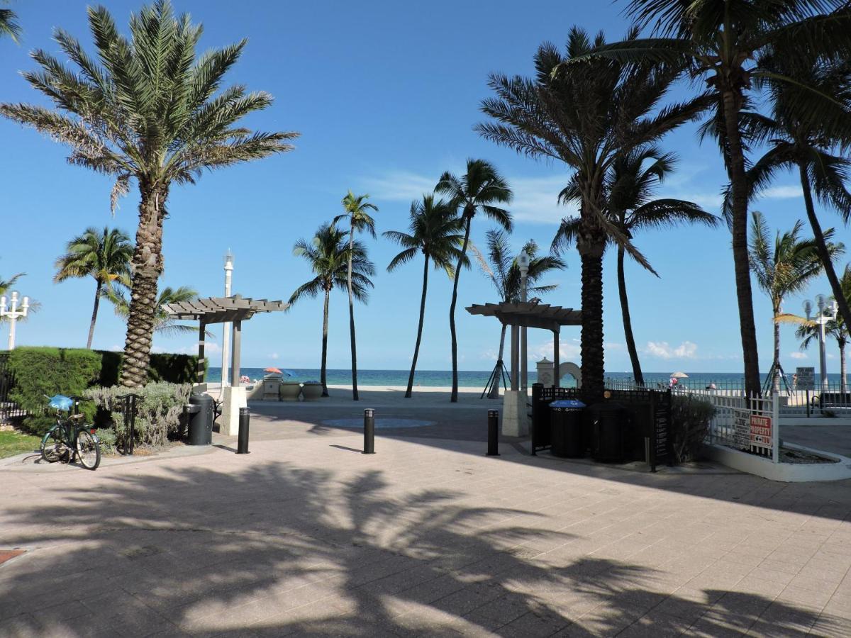 308-10 Seabreeze #10 * Hollywood