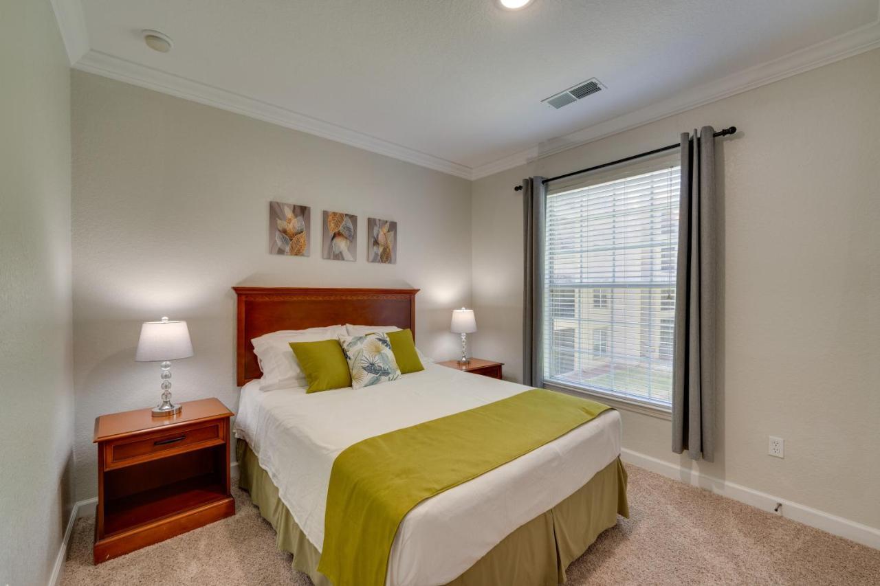 Apartment Tuscana Balcony, Pool, Near Disney!