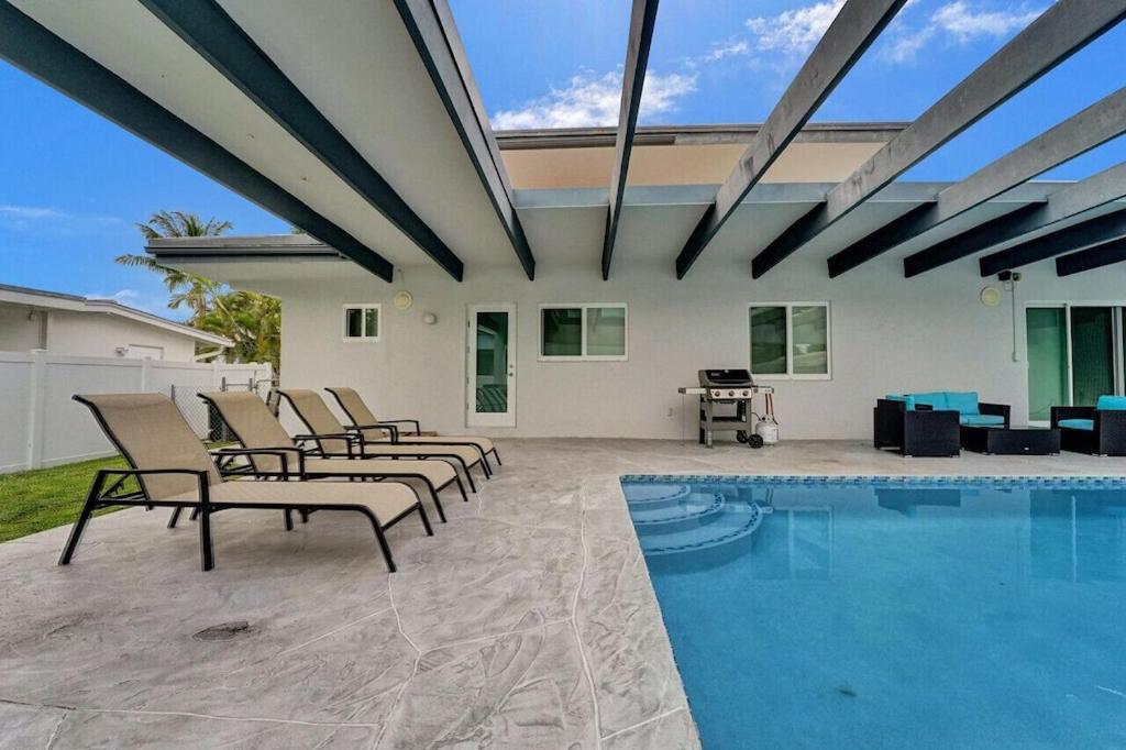 King 1bd W/ Pool, Grill, Near Beach & Downtown Apartment Lighthouse Point