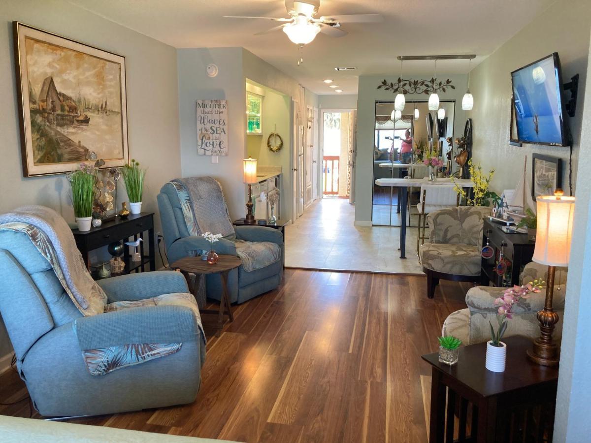 Apartment Romantic For 2-sunset Harbor Palms 1-205, Pool, Fishing Pier Navarre