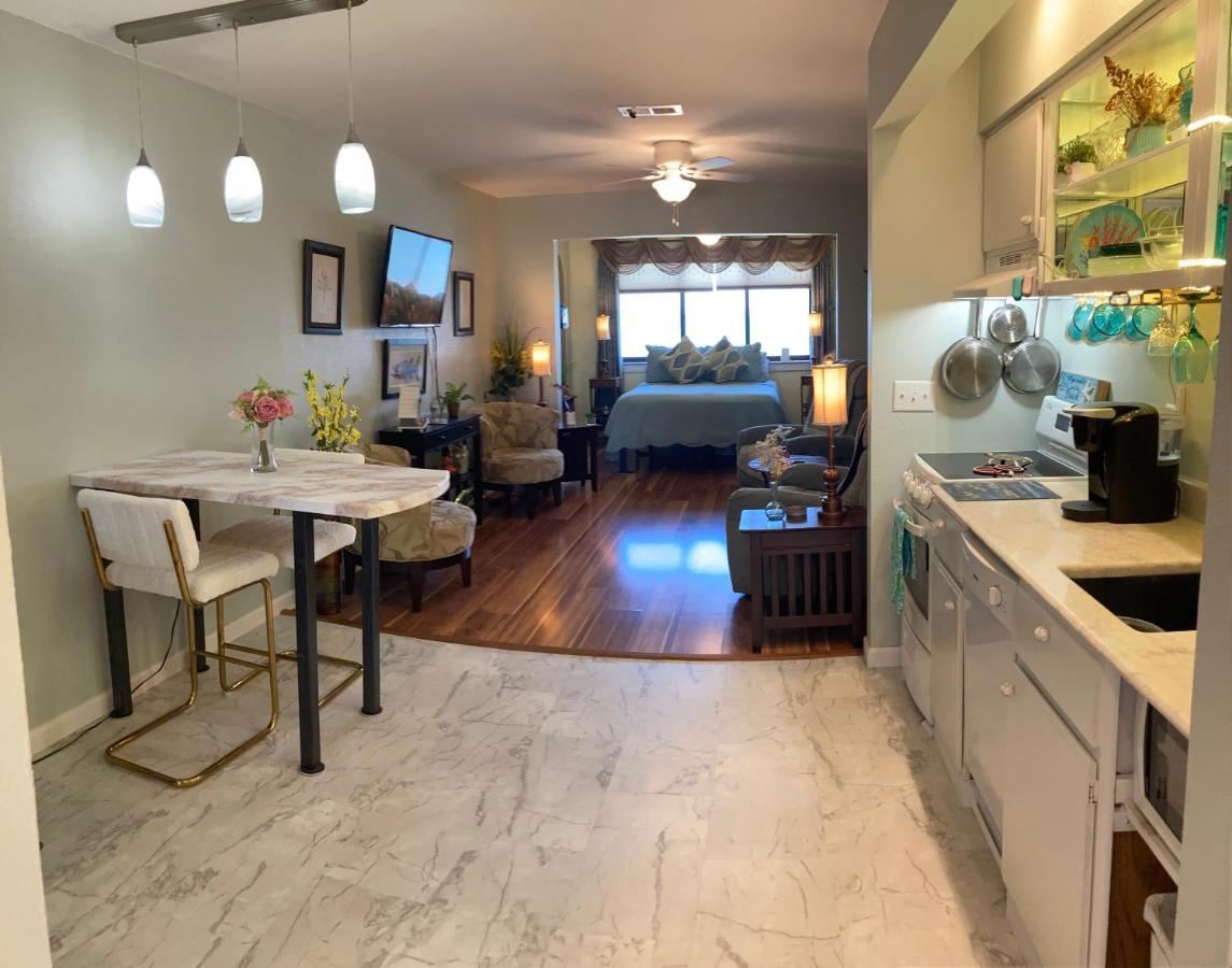Romantic For 2-sunset Harbor Palms 1-205, Pool, Fishing Pier Apartment
