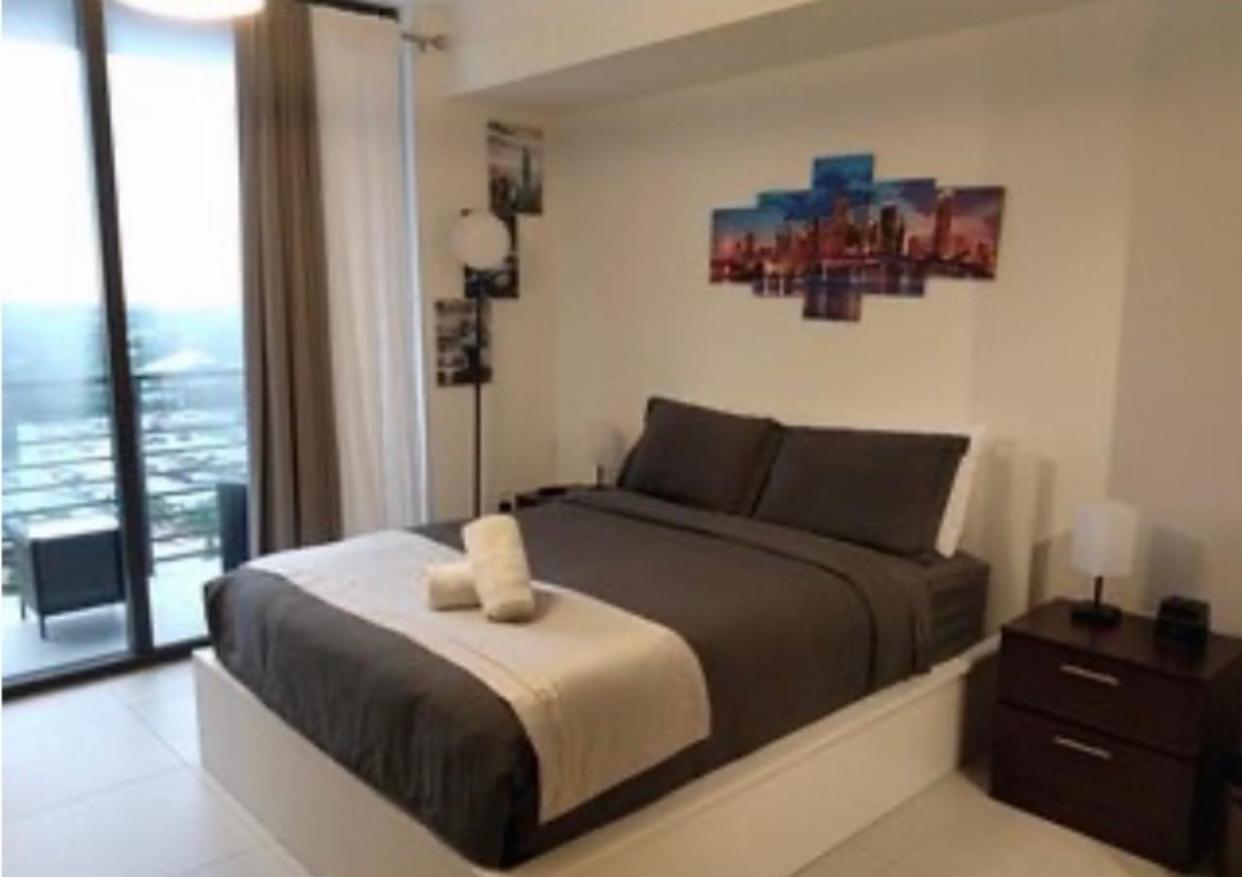 Apartment 5350 Park *