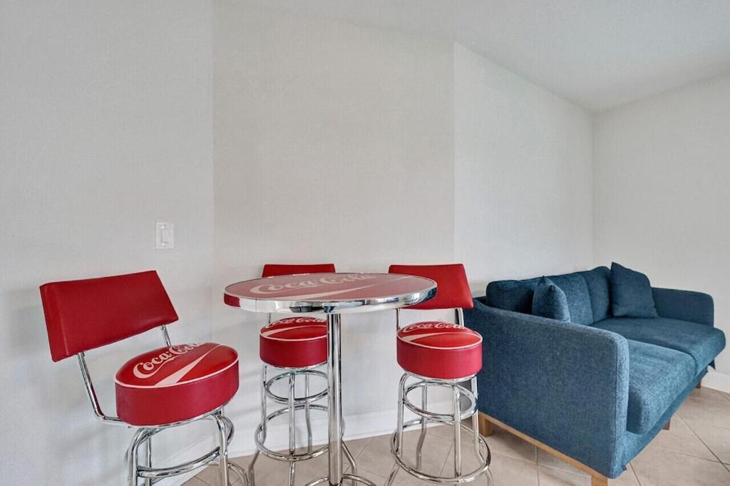 King 1bd W/ Pool, Grill, Near Beach & Downtown Lighthouse Point