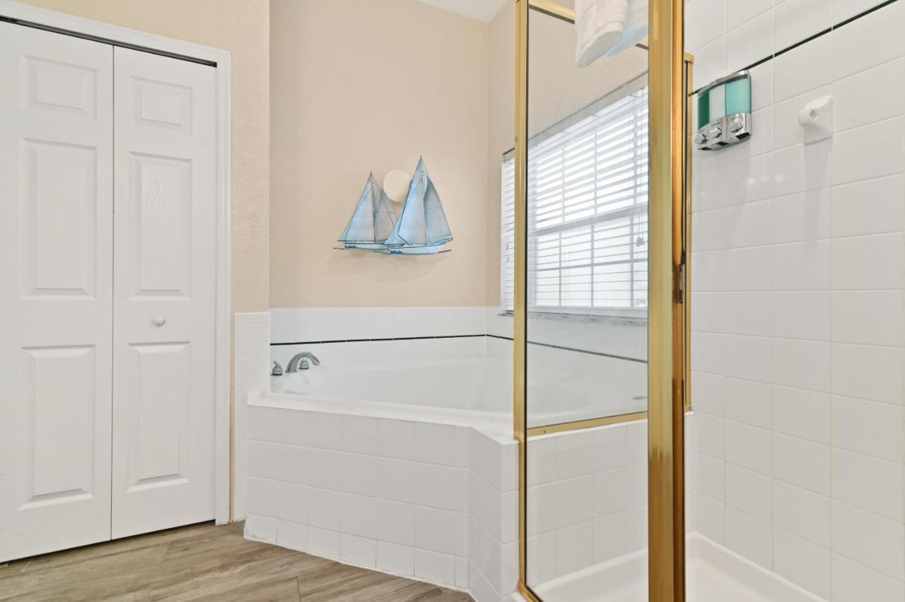 Cristina's Tropical Villa/ Just Minutes From Disney! Apartment *
