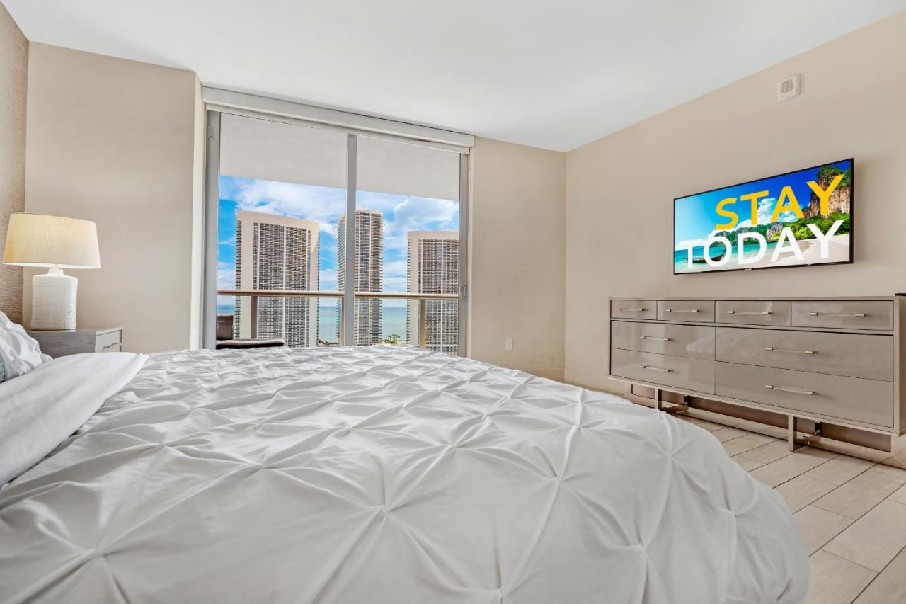 Beachwalk #2301 - Modern 3bdr And 3ba - Balcony, Gym, Amazing Pool *