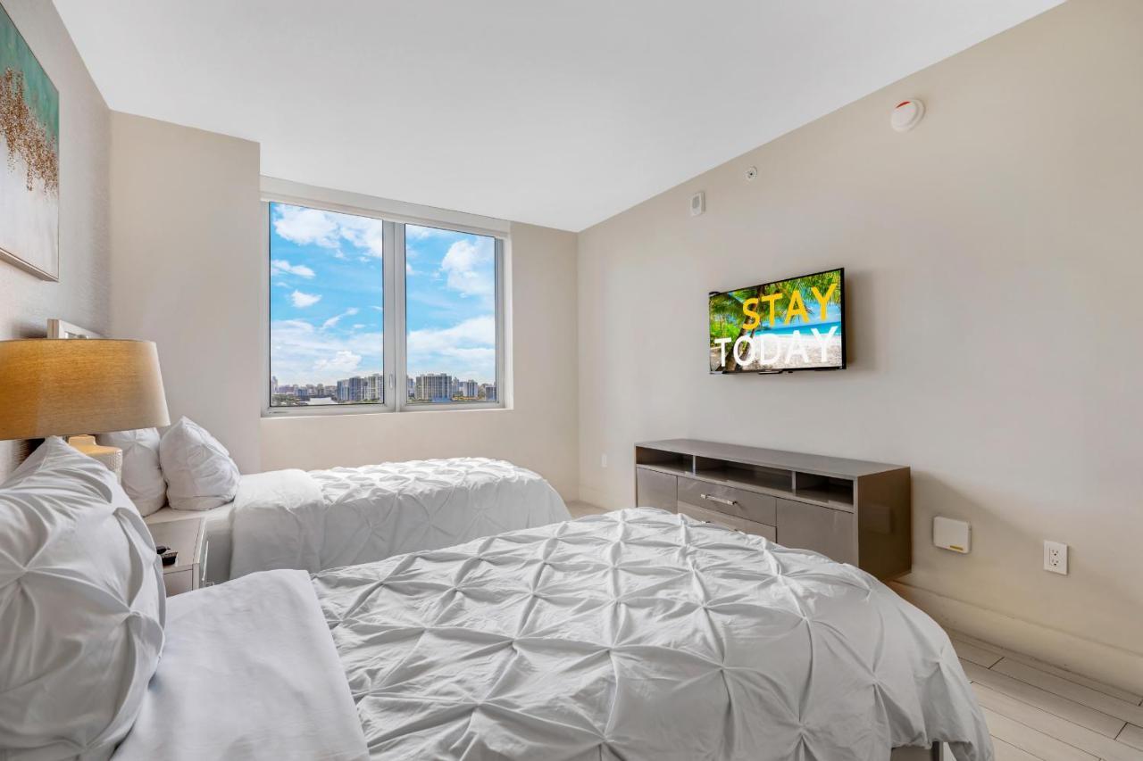 Beachwalk #2301 - Modern 3bdr And 3ba - Balcony, Gym, Amazing Pool Apartment *