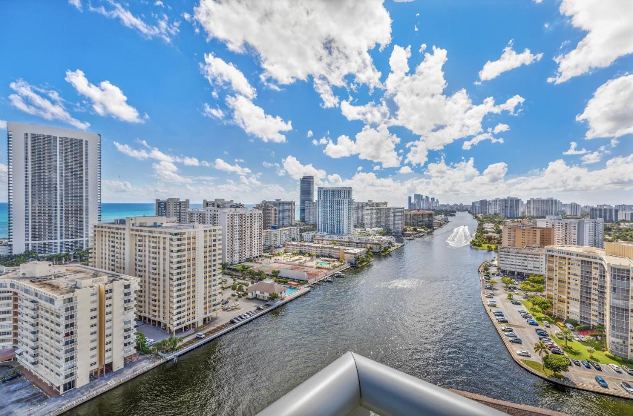 Beachwalk #2301 - Modern 3bdr And 3ba - Balcony, Gym, Amazing Pool Hallandale Beach