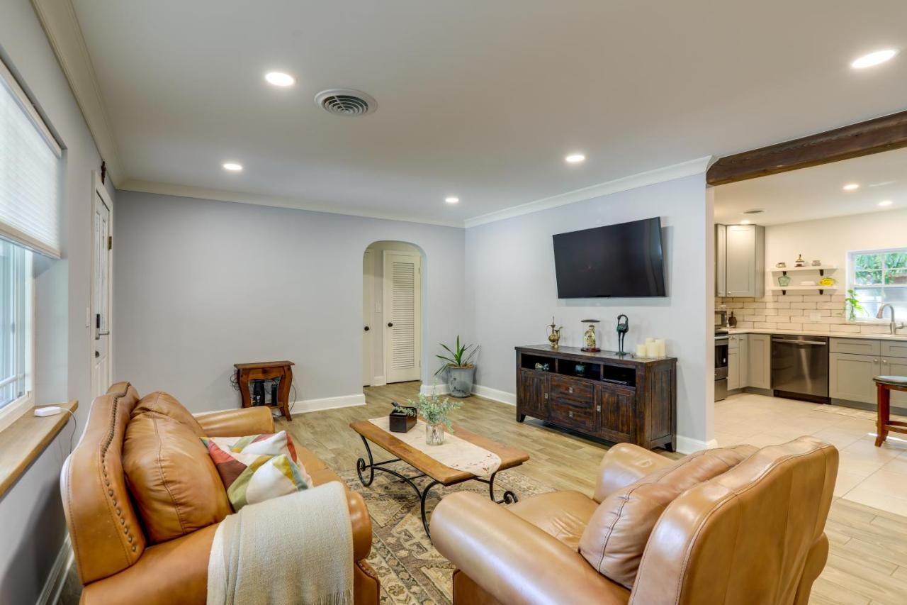 Charming With Yard About 5 Mi To Beach! Clearwater