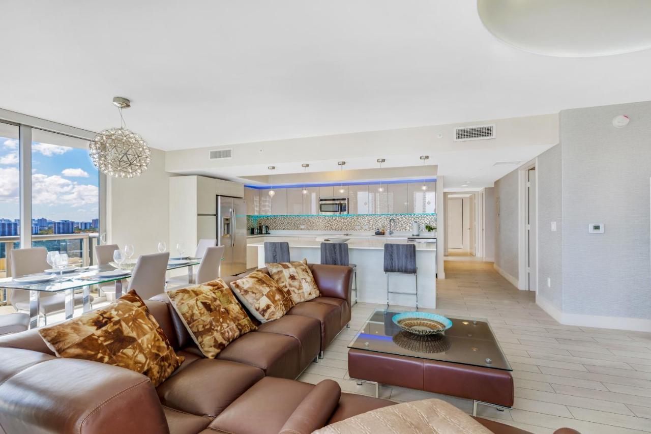 Beachwalk #2301 - Modern 3bdr And 3ba - Balcony, Gym, Amazing Pool Apartment