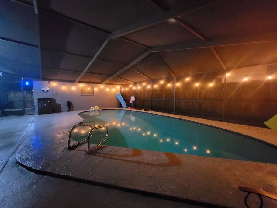 Entirehouse W/bush Garden View_private Heated Pool Holiday home *
