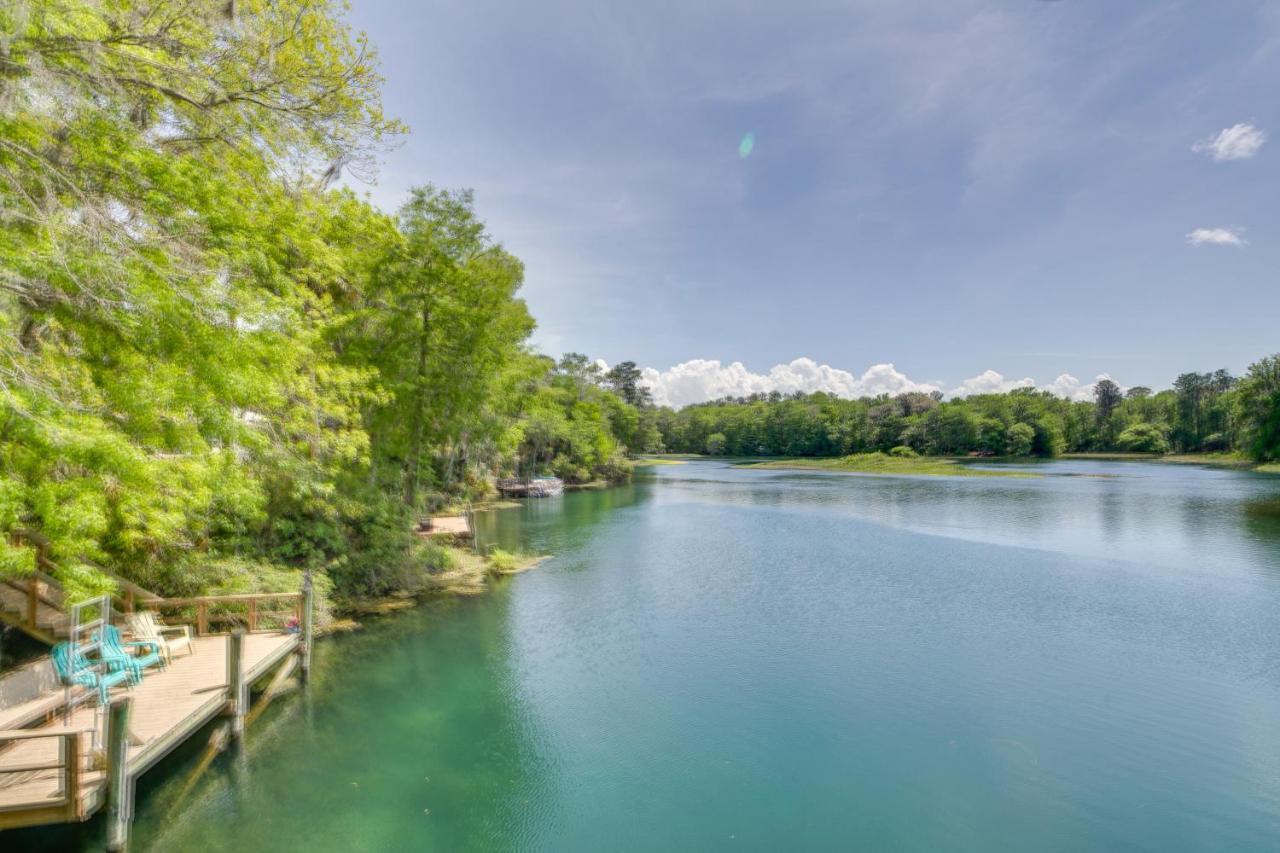 Holiday home Riverfront With Dock And Kayaks!